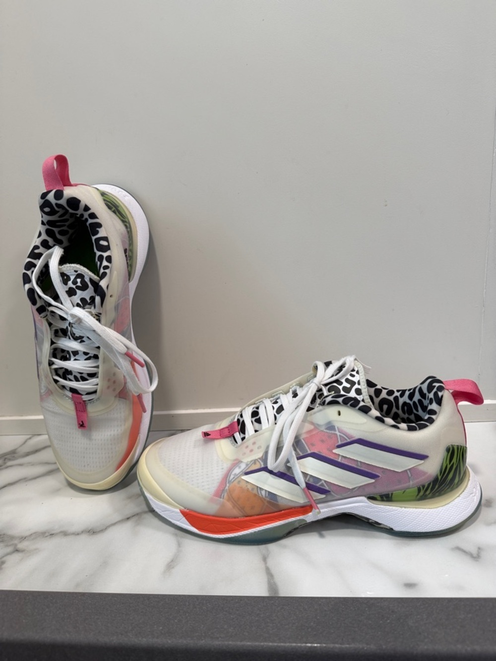 Adidas Womens size 8 AVACOURT White Tennis Pickleball Shoes Sneaker Animal Print